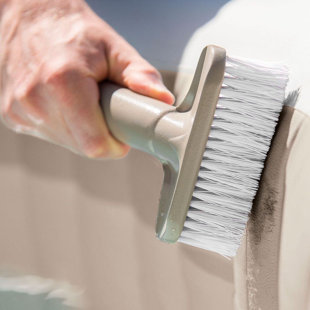 Reinigungsset für aufblasbare Whirlpools, mit Bürste, Kescher und Scheuerschwamm