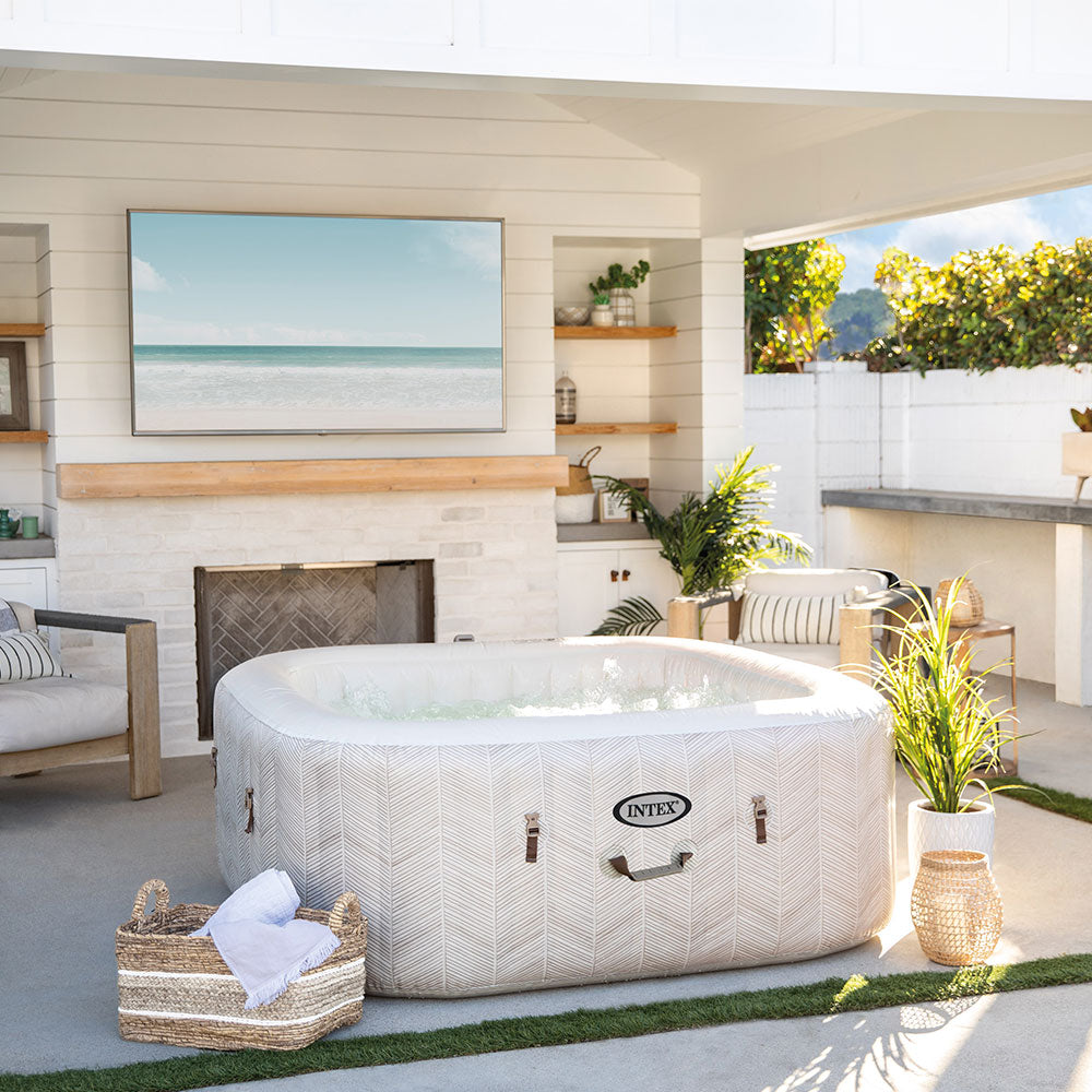 gemusterter, viereckiger Whirlpool für 4 Personen