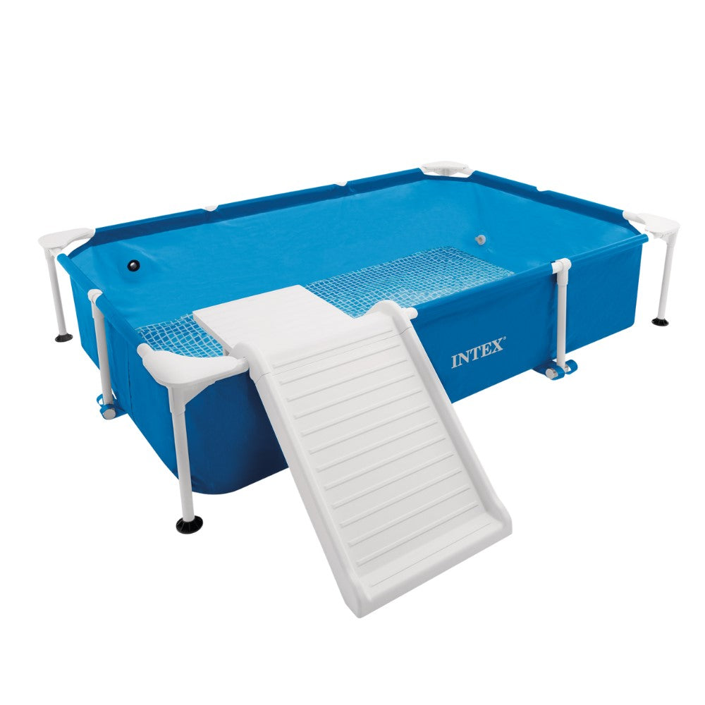 Metall-Hundepool mit weißer Rampe und blauer Poolfolie