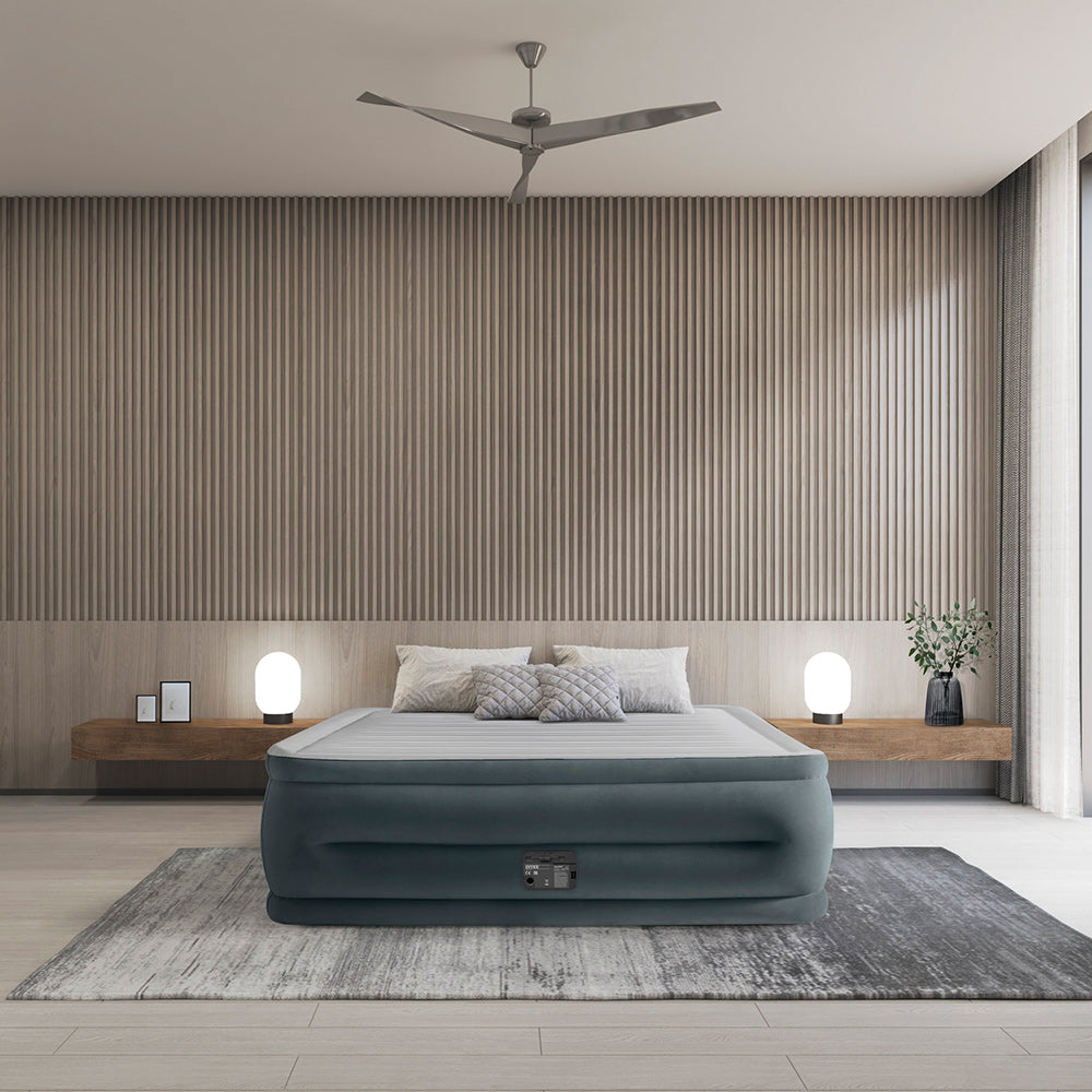 INTEX Luftbett Deluxe Comfort Plush Queen mit FastFill Pumpe