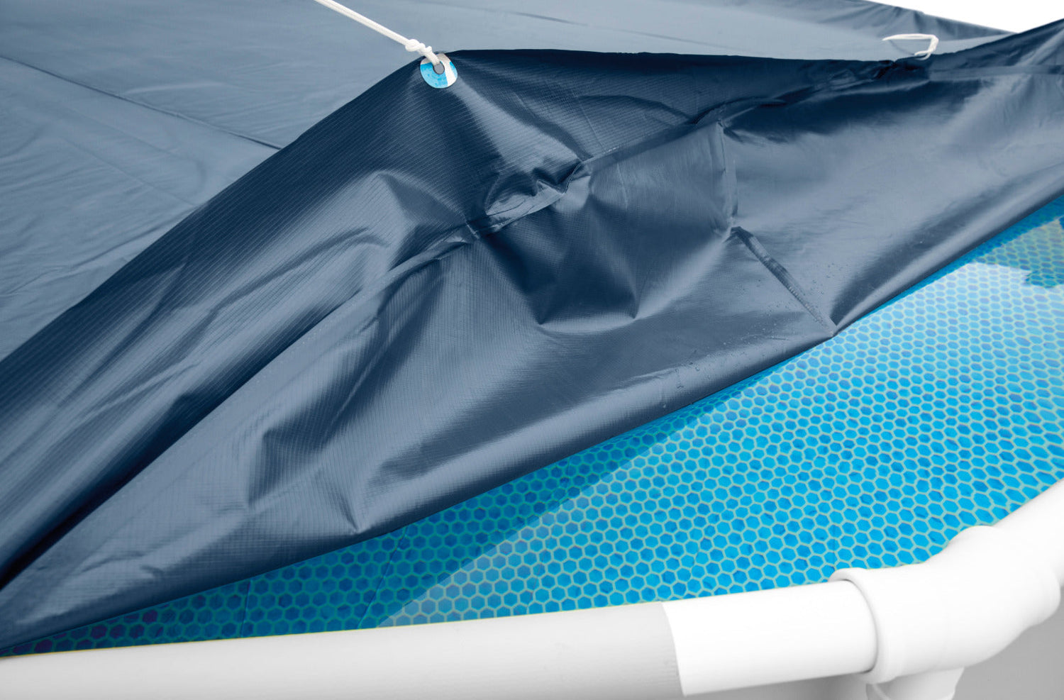 Warum Sie Ihren INTEX-Pool im Winter abdecken sollten!