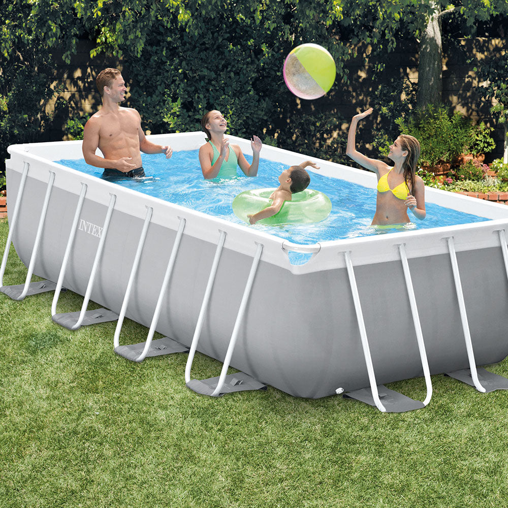 26788GN_Pool_mit_Familie