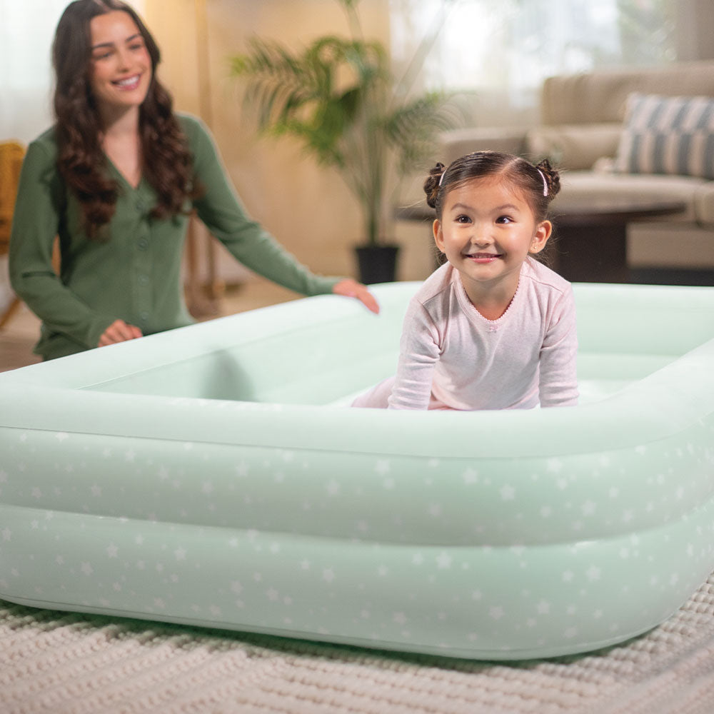 Kinderluftbett grün, Innenmaß 71x132x10cm, mit Handpumpe